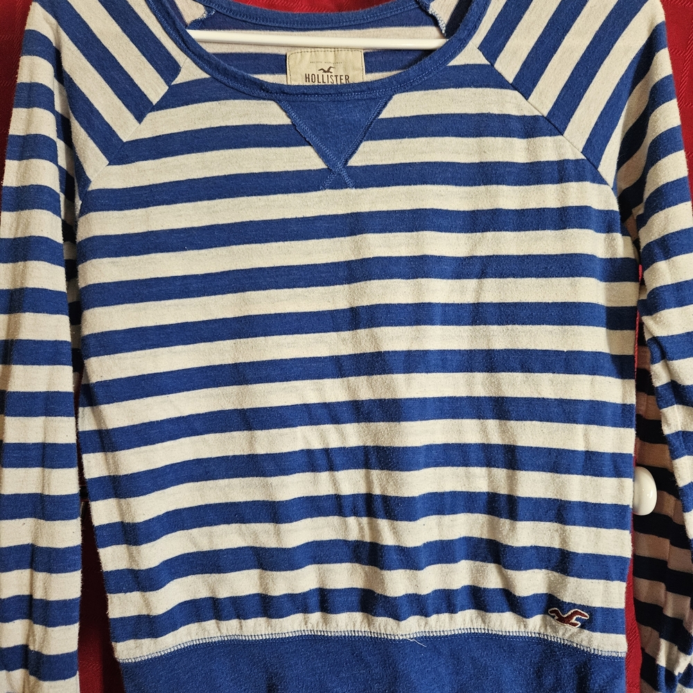 Hollister Women's Long Sleeve Blue and White Top **5/30**